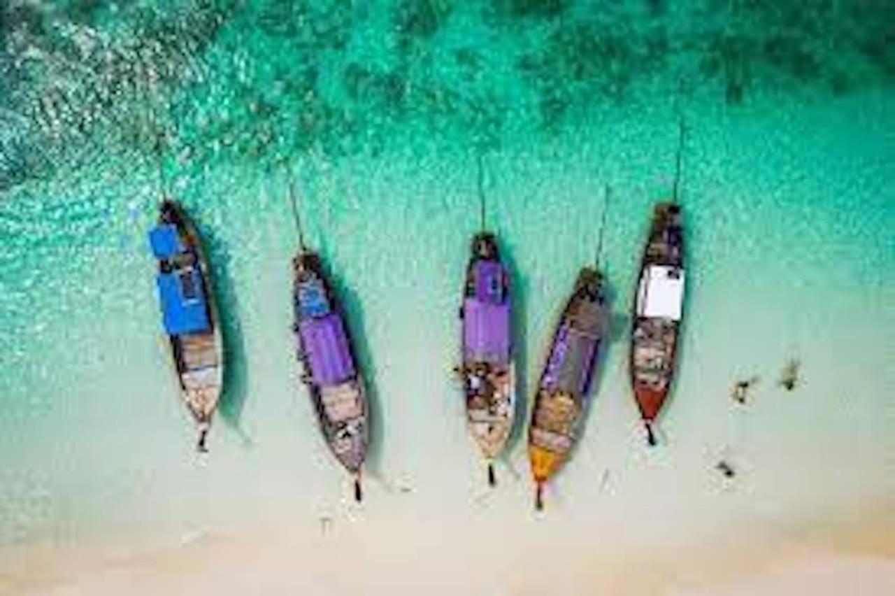 Snorkelling At Daimanyat Islands